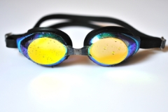 Swimming goggles